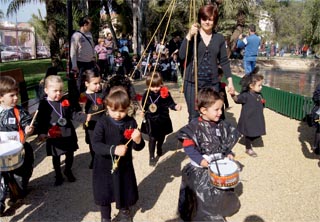 Procesi�n de los alumnos de la guarder�a Clara Campoamor